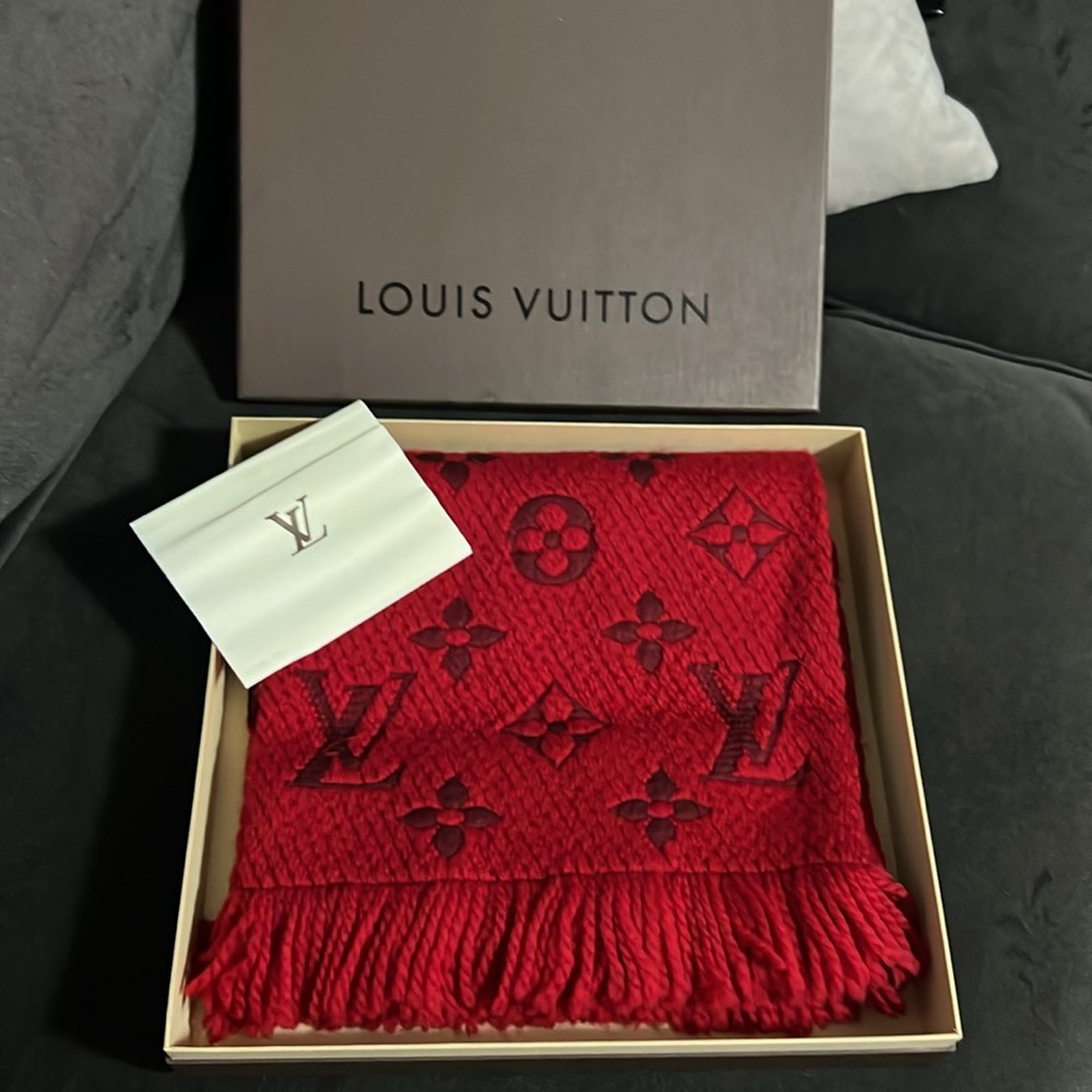 Louis Vuitton wool scarf 100% Authentic like new SOLD OUT in stores